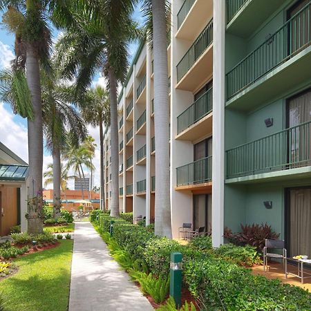 Courtyard By Marriott Fort Lauderdale East / Lauderdale-By-The-Sea מראה חיצוני תמונה