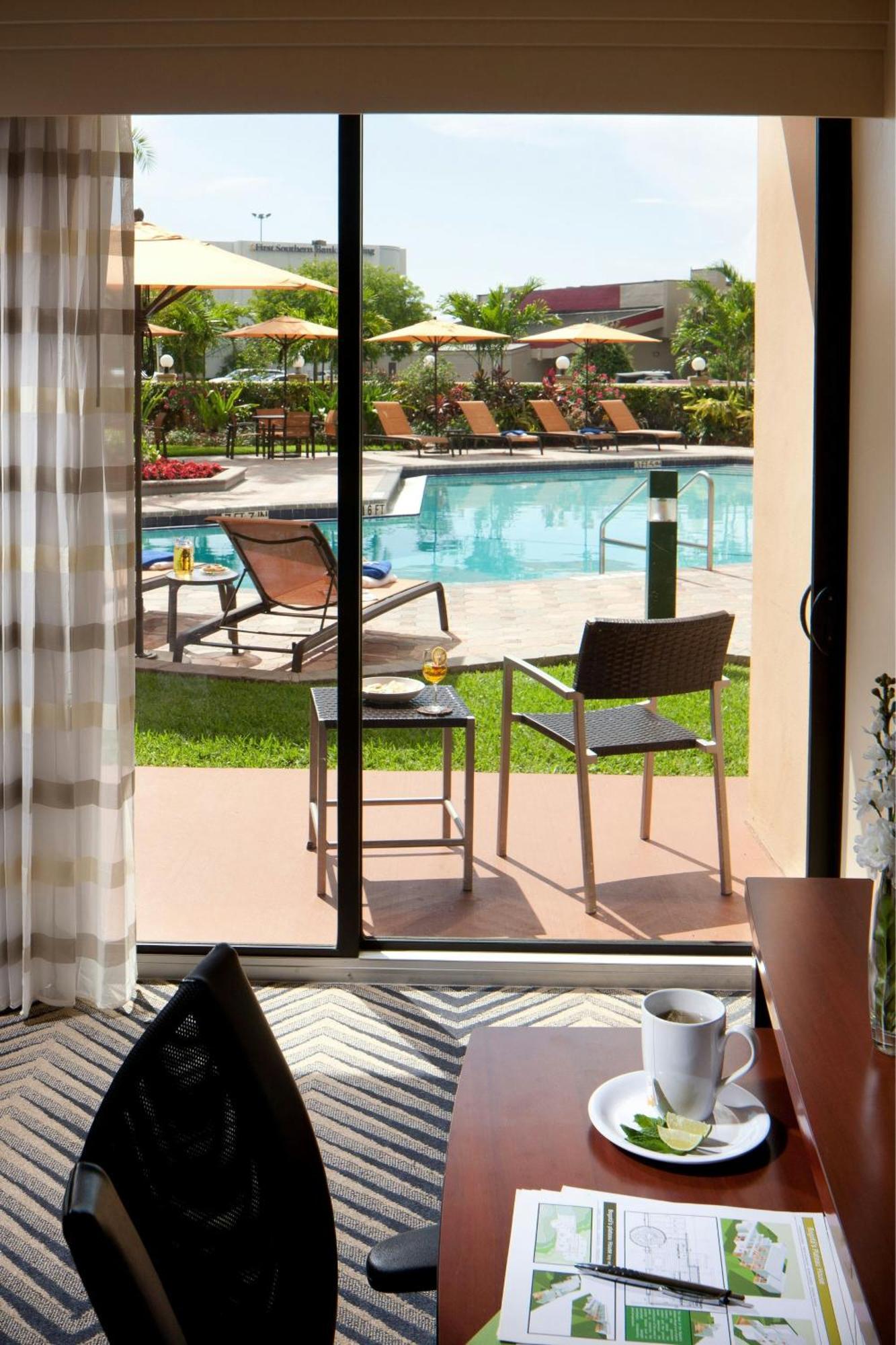 Courtyard By Marriott Fort Lauderdale East / Lauderdale-By-The-Sea מראה חיצוני תמונה
