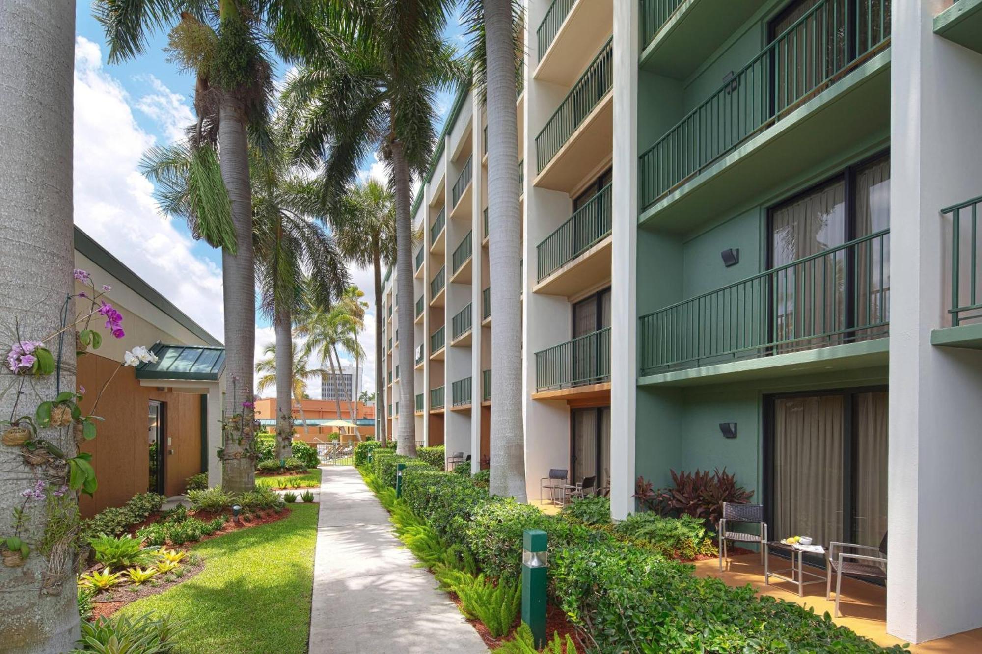 Courtyard By Marriott Fort Lauderdale East / Lauderdale-By-The-Sea מראה חיצוני תמונה