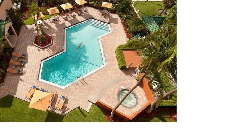 Courtyard By Marriott Fort Lauderdale East / Lauderdale-By-The-Sea מראה חיצוני תמונה