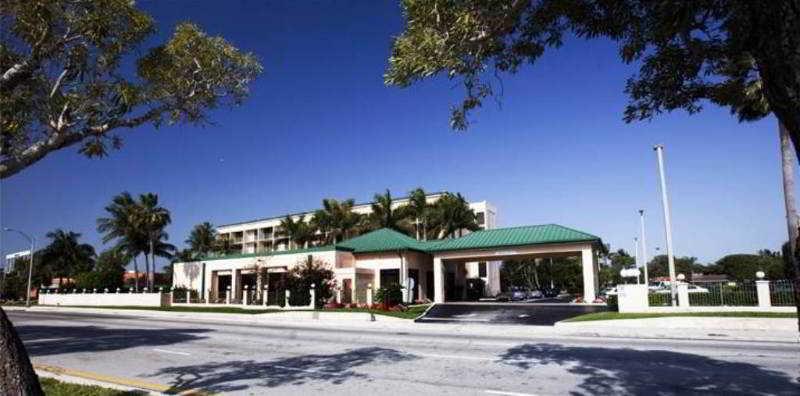 Courtyard By Marriott Fort Lauderdale East / Lauderdale-By-The-Sea מראה חיצוני תמונה